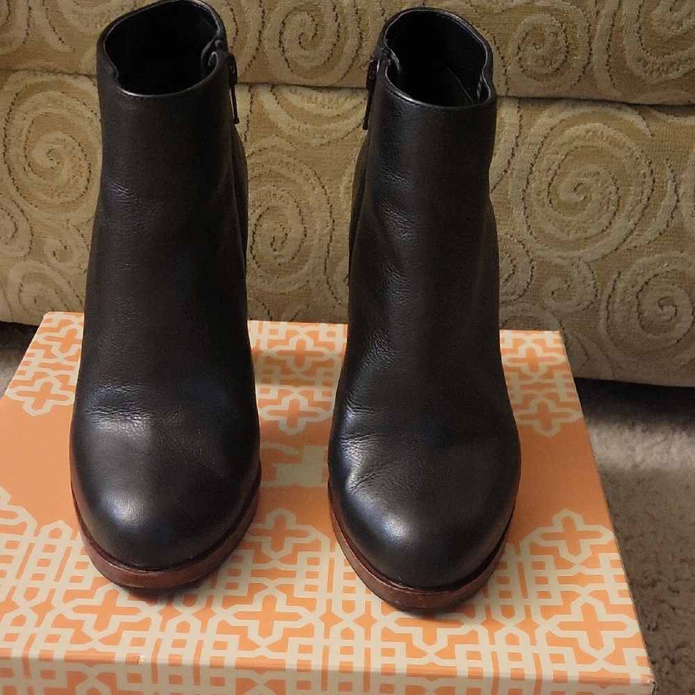Gianni Bini Black Leather Ankle Booties